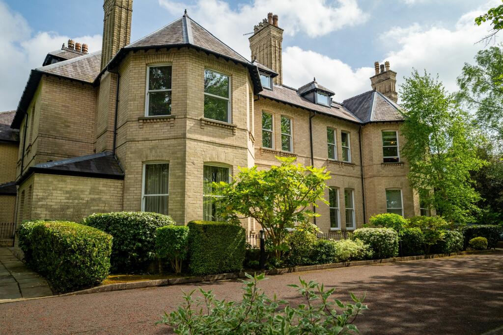 Main image of property: Stunning First Floor Apartment with Lift Access