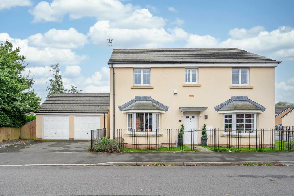4 bedroom detached house for sale in Kemble Road, Monmouth, NP25