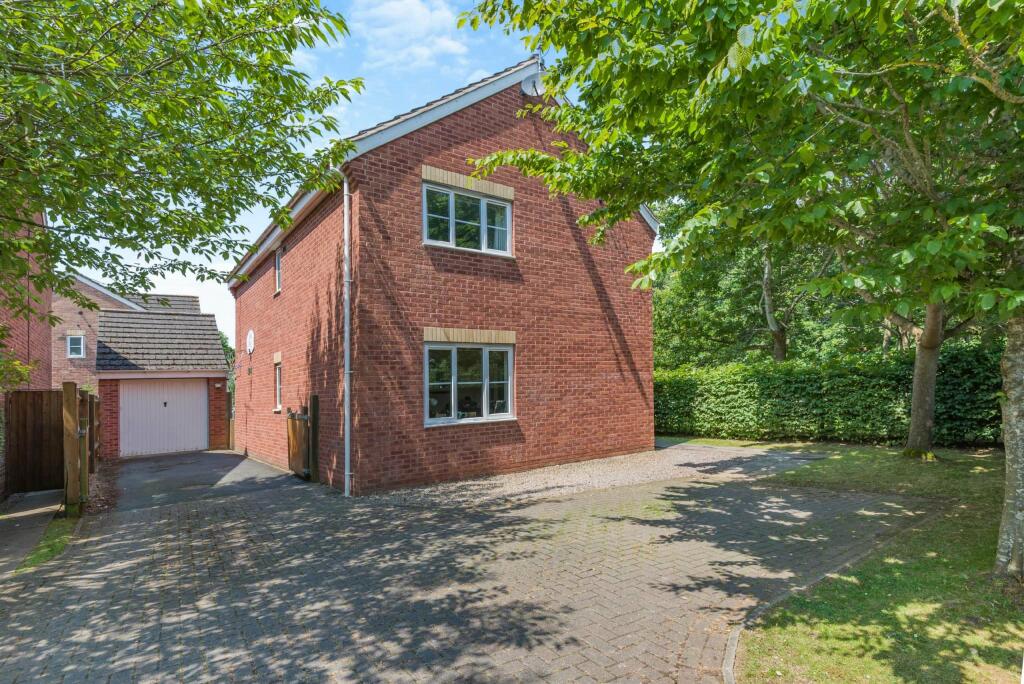 4 bedroom detached house for sale in Kingswood Road, Monmouth, NP25