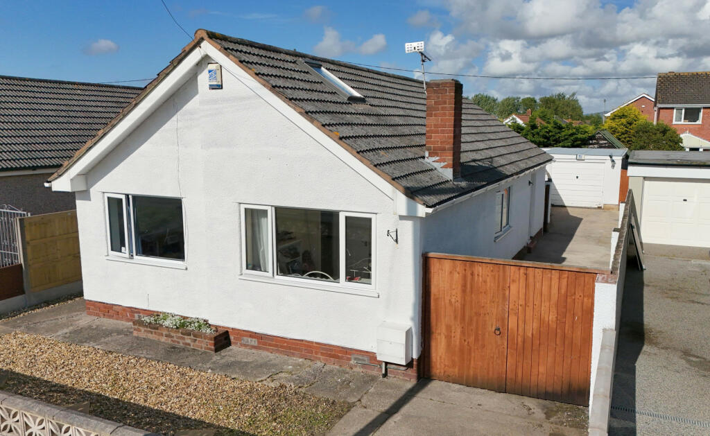 3 bedroom bungalow for sale in St. Asaph Avenue, Kinmel Bay, LL18