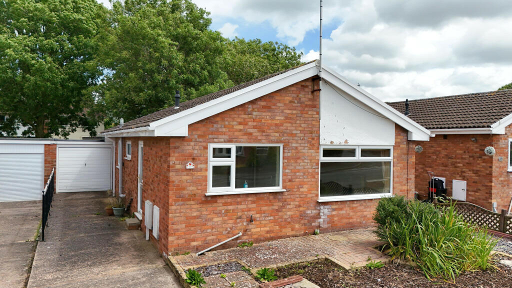 3 bedroom bungalow for sale in Clwyd Court, Prestatyn, LL19