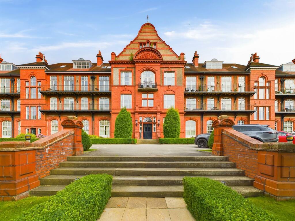 3 bedroom apartment for sale in Kingswood Park, Kingswood, Frodsham