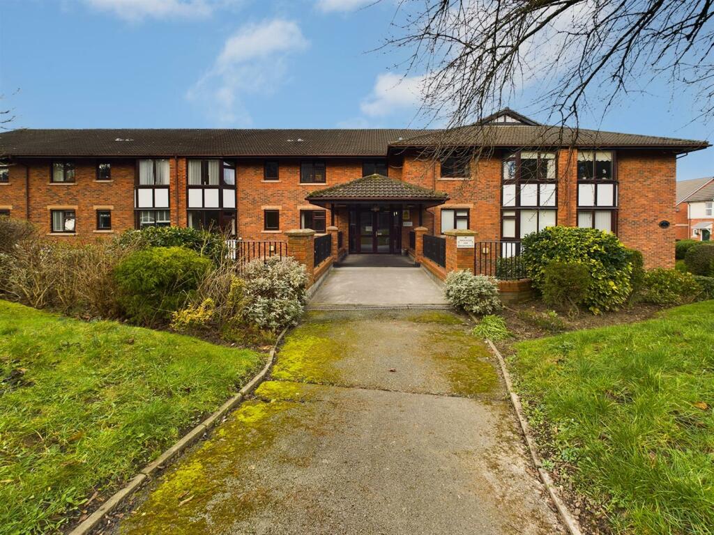 2 bedroom apartment for sale in Lincoln Court, Helsby, Cheshire, WA6