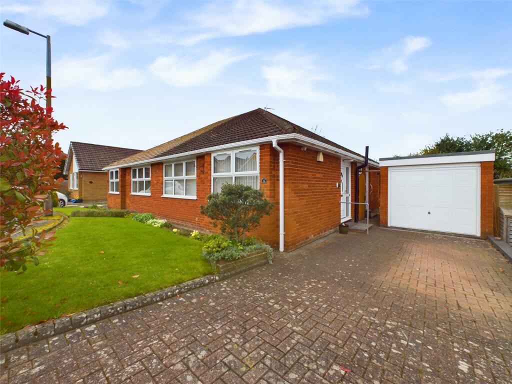 2 bedroom bungalow for sale in Bickerton Avenue, Frodsham, Cheshire, WA6