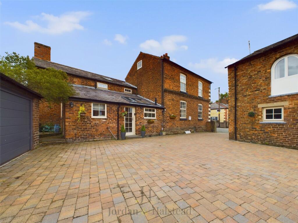 5 bedroom detached house for sale in Ince Lane, Elton, Chester