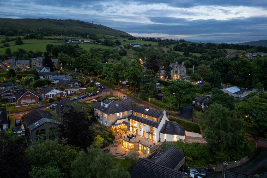 5 bedroom detached house for sale in Springmeadow Lane, Uppermill, OL3