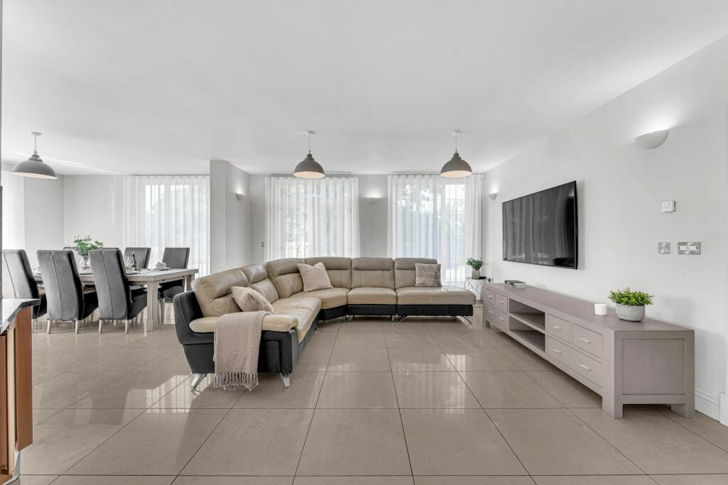 Additional property image - Dobb Brow Road, Westhoughton BL5 2AZ – Exceptional 7,806 sq ft Luxury Home on Expansive Grounds