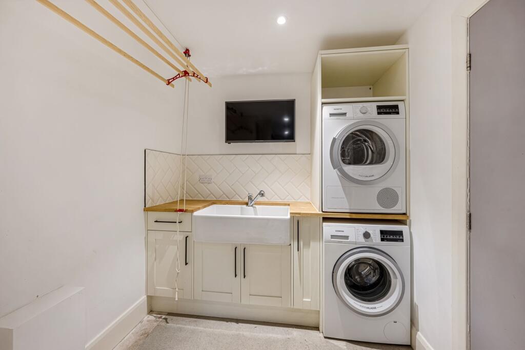 Additional property image - Moorview, Moss Bank Way, BL1 3LR – Stunning Home with Roof Terrace, Cinema Room & Outdoor Kitchen