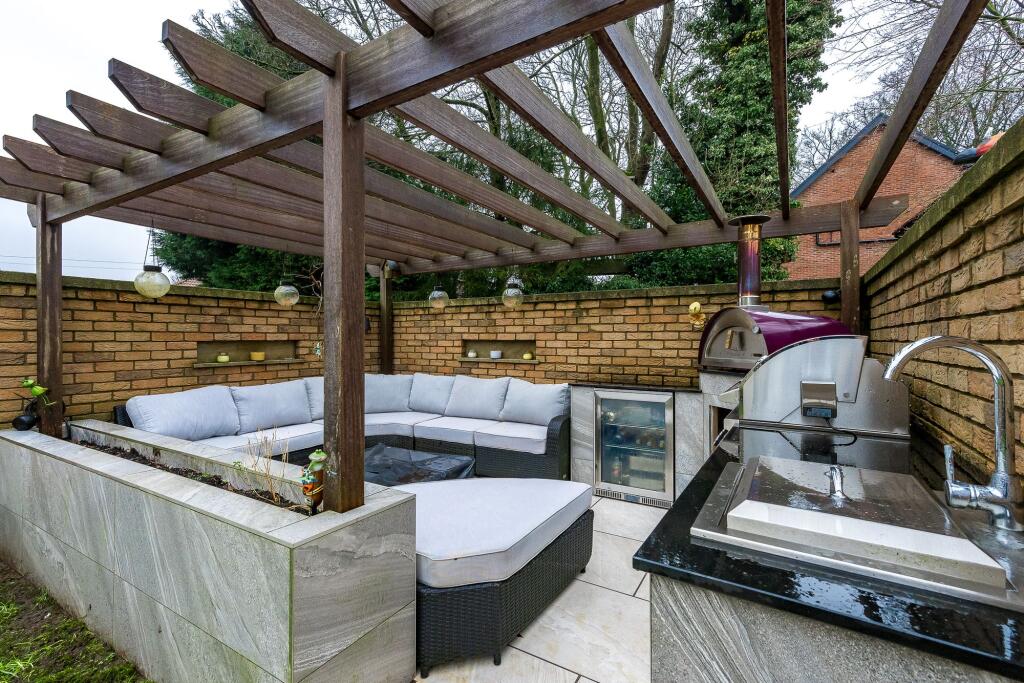 Additional property image - Moorview, Moss Bank Way, BL1 3LR – Stunning Home with Roof Terrace, Cinema Room & Outdoor Kitchen