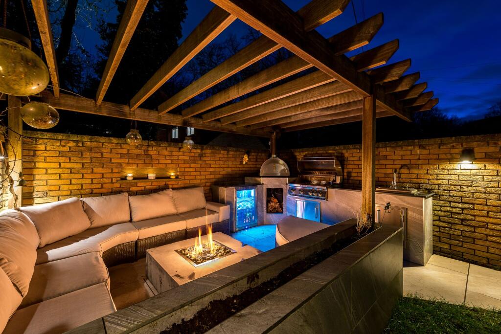 Additional property image - Moorview, Moss Bank Way, BL1 3LR – Stunning Home with Roof Terrace, Cinema Room & Outdoor Kitchen