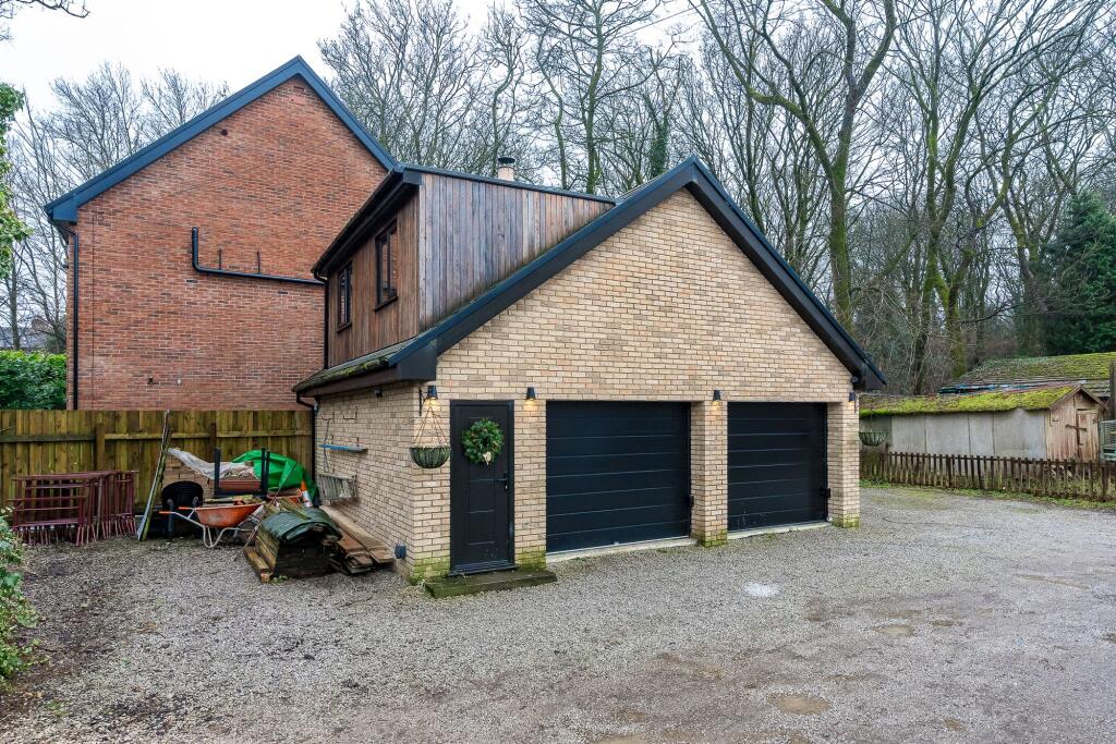 Additional property image - Moorview, Moss Bank Way, BL1 3LR – Stunning Home with Roof Terrace, Cinema Room & Outdoor Kitchen
