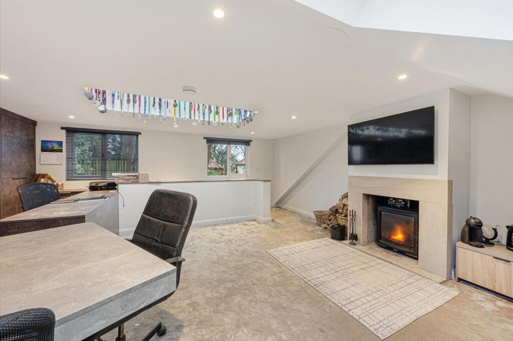 Additional property image - Moorview, Moss Bank Way, BL1 3LR – Stunning Home with Roof Terrace, Cinema Room & Outdoor Kitchen