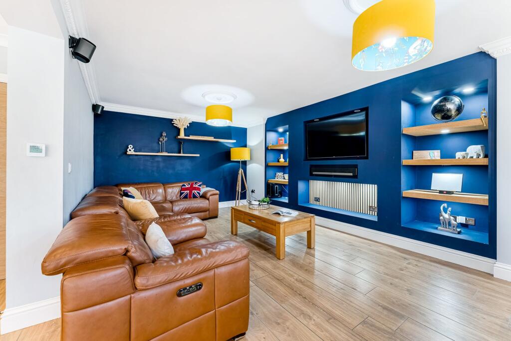 Additional property image - Ascot House, The Keep BL1 5NG: A Stunning Six-Bedroom Gated Home with large Woodland Garden