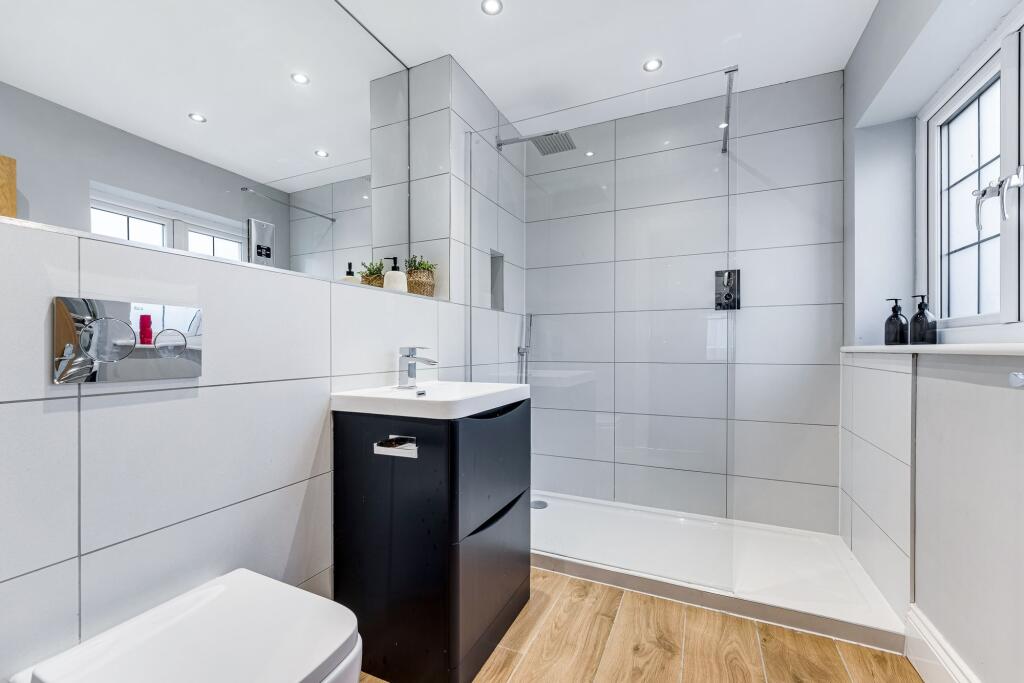 Additional property image - Ascot House, The Keep BL1 5NG: A Stunning Six-Bedroom Gated Home with large Woodland Garden
