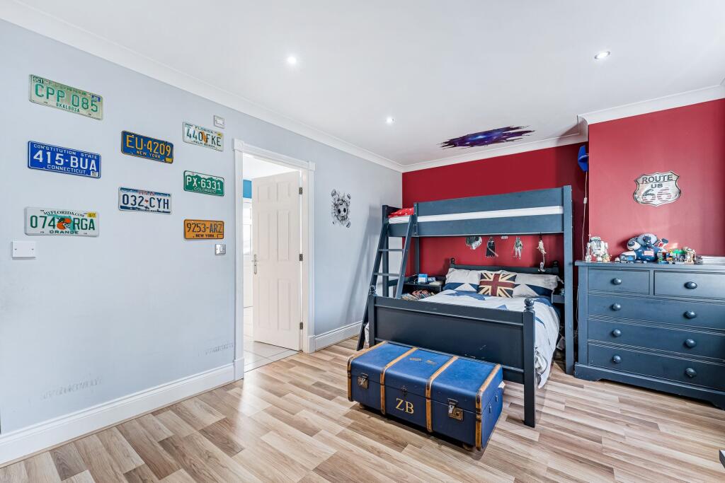 Additional property image - Ascot House, The Keep BL1 5NG: A Stunning Six-Bedroom Gated Home with large Woodland Garden