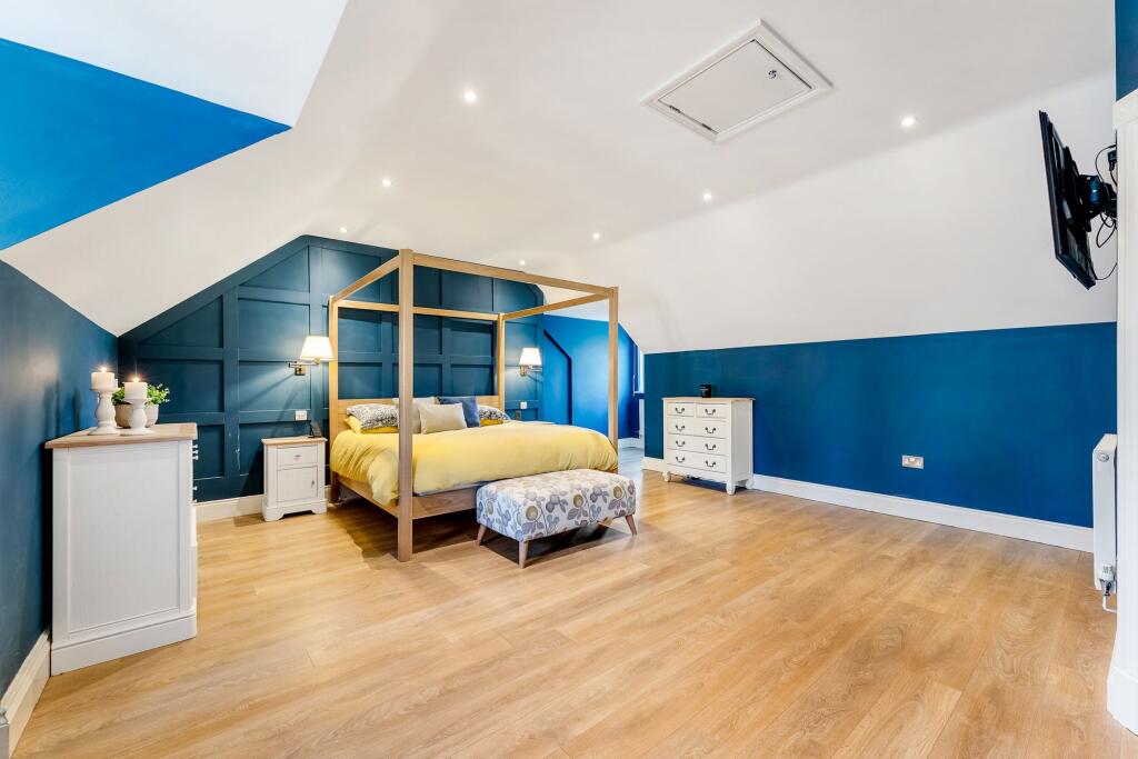 Additional property image - Ascot House, The Keep BL1 5NG: A Stunning Six-Bedroom Gated Home with large Woodland Garden