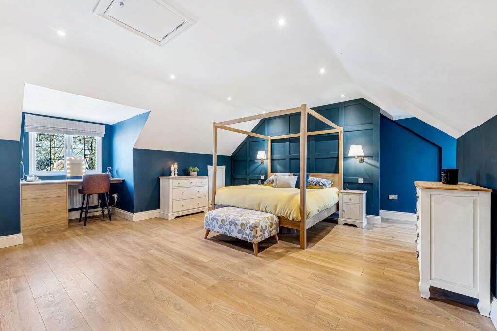 Additional property image - Ascot House, The Keep BL1 5NG: A Stunning Six-Bedroom Gated Home with large Woodland Garden