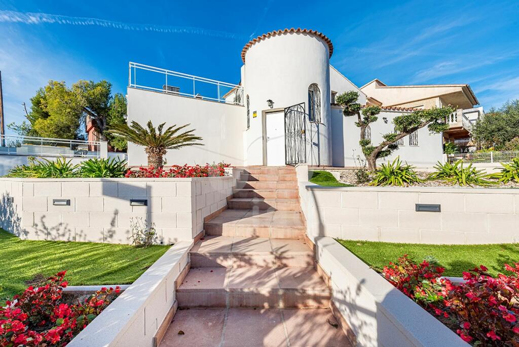 4 bedroom villa for sale in Catalonia, Tarragona, Cambrils, Spain