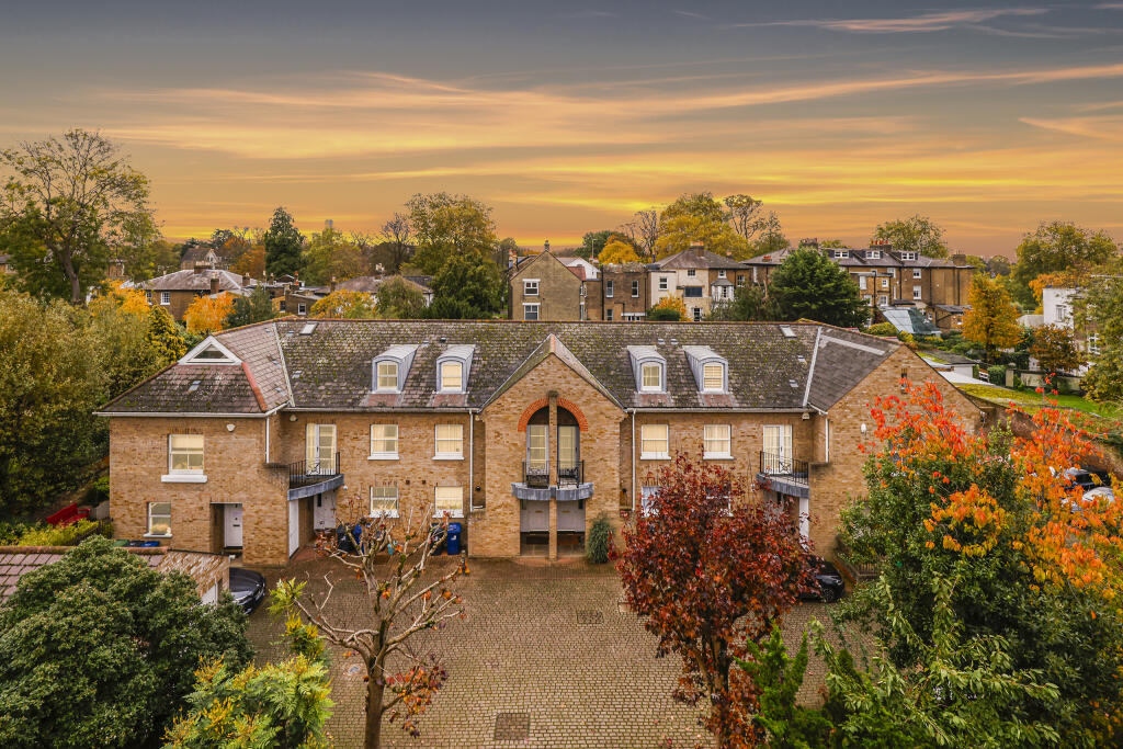 2 bedroom flat for sale in Hills Mews, Florence Road, Ealing, London, W5