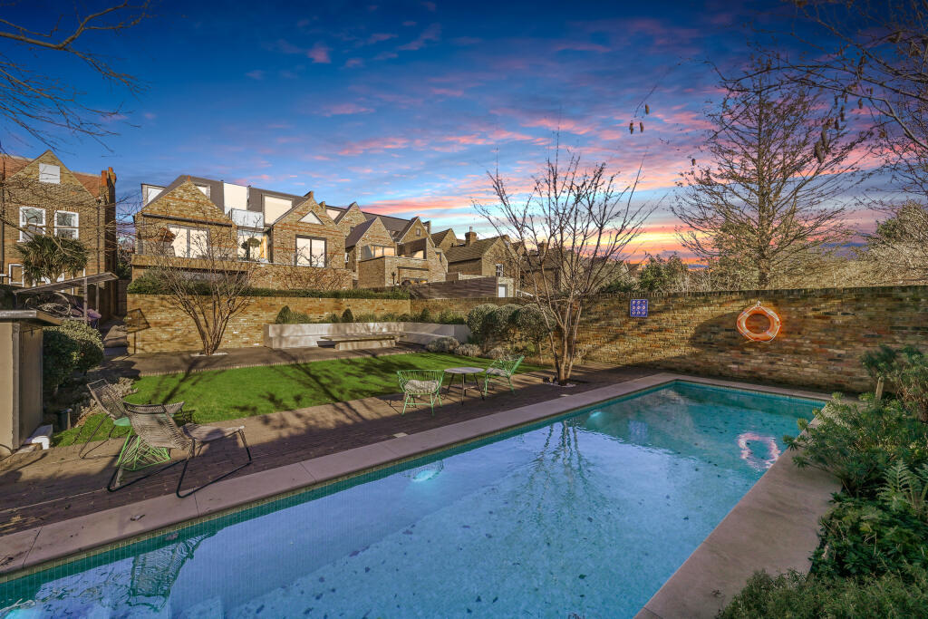 1 bedroom flat for sale in Gordon Road, Ealing, London, W5