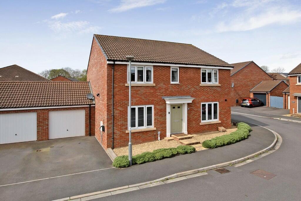 4 bedroom detached house for sale in Dragon Rise, Norton Fitzwarren