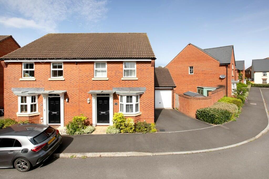 3 bedroom semidetached house for sale in Port Stanley Close, Taunton