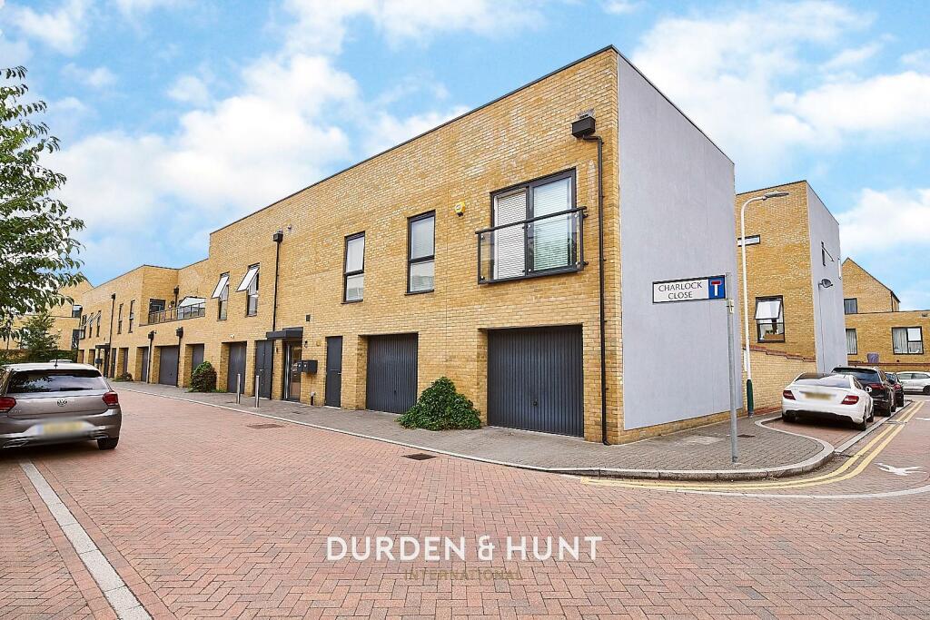 2 bedroom apartment for sale in Charlock Close, Romford, RM3