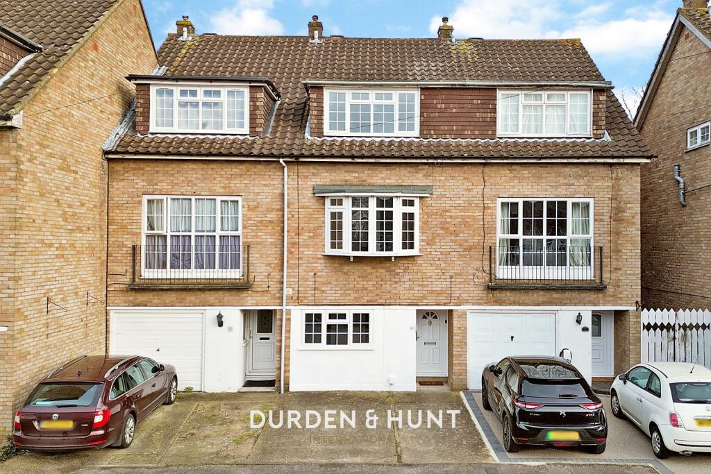 4 bedroom town house for sale in Sims Close, Romford, RM1