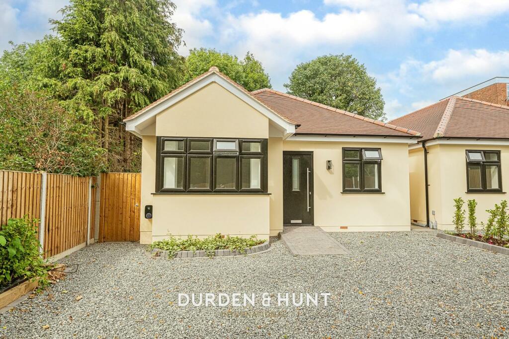 3 bedroom detached bungalow for sale in Bridge Avenue, Upminster, RM14