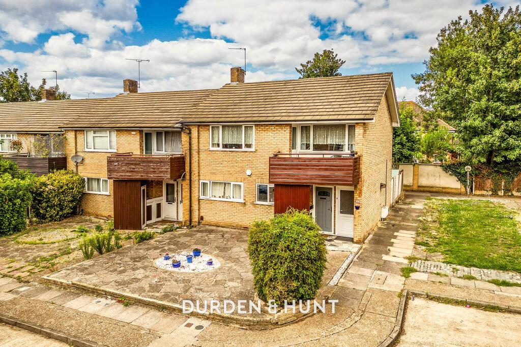2 bedroom apartment for sale in Florence Close, Hornchurch, RM12