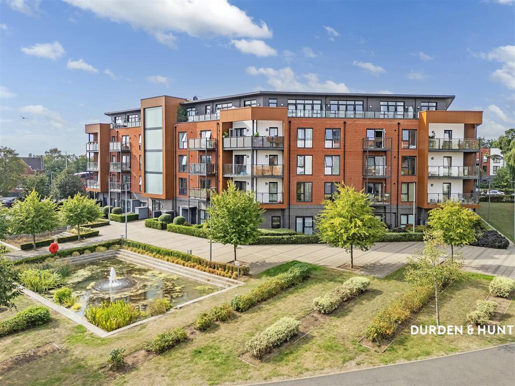1 bedroom apartment for sale in Gubbins Lane, Harold Wood, RM3