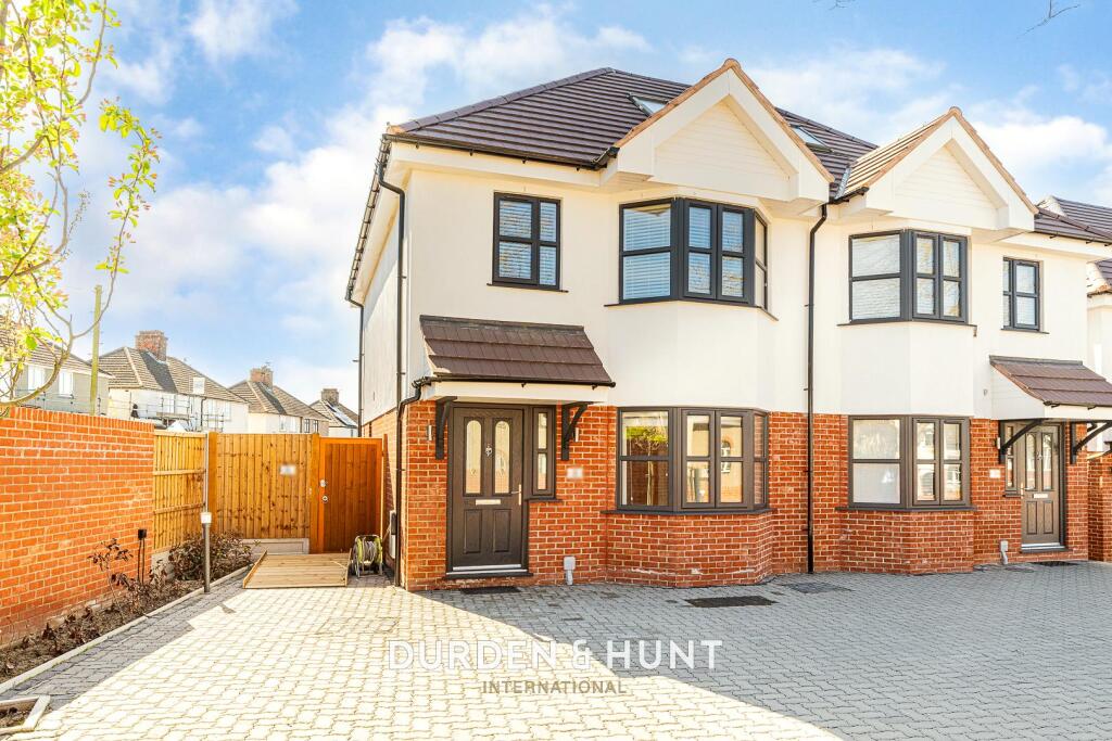 4 bedroom semi-detached house for sale in Purfleet Road, South Ockendon ...
