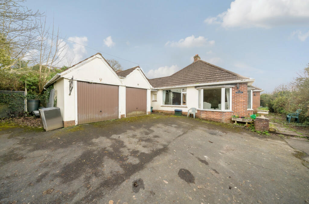 4 bedroom bungalow for sale in Hammetts Lane, Tawton