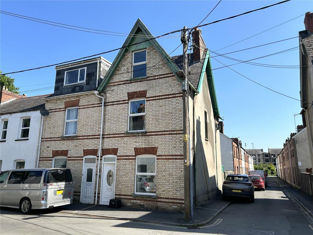 4 bedroom end of terrace house for sale in Signal Terrace, Sticklepath