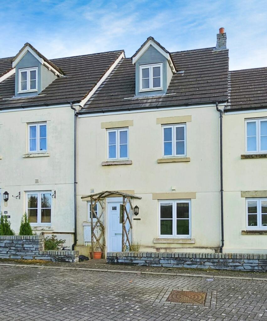4 bedroom terraced house for sale in Weeks Rise, Camelford, PL32