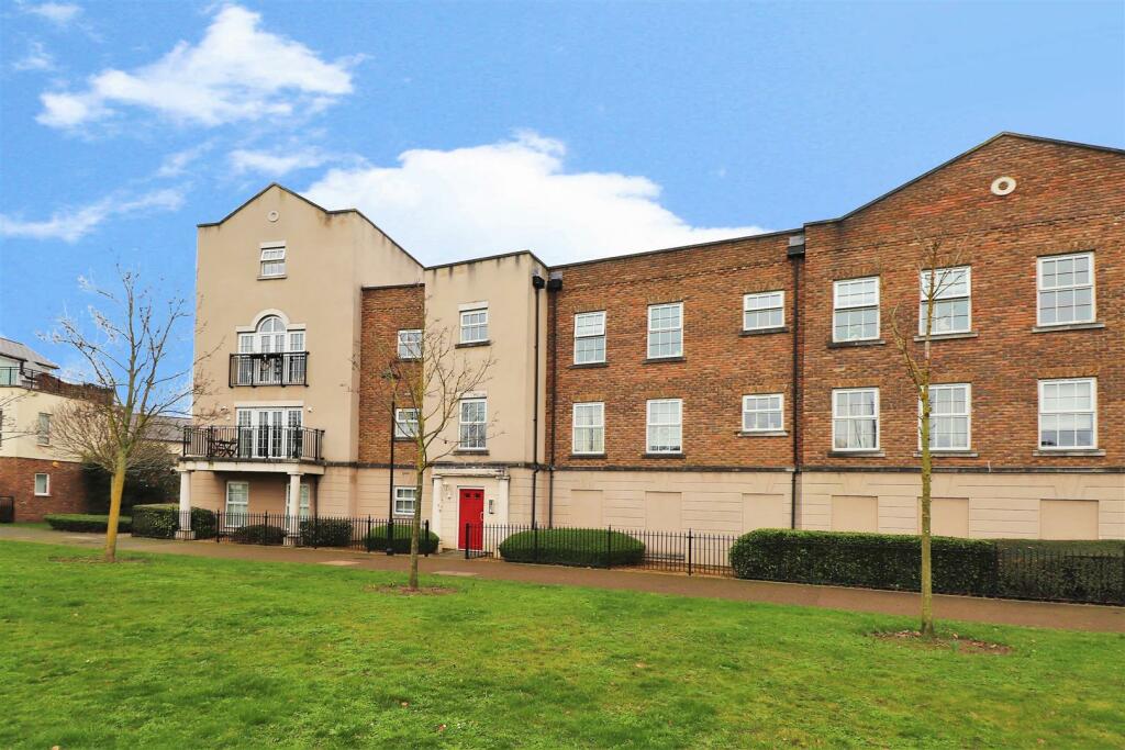 2 bedroom apartment for sale in Liverymen Walk, Ingress Park
