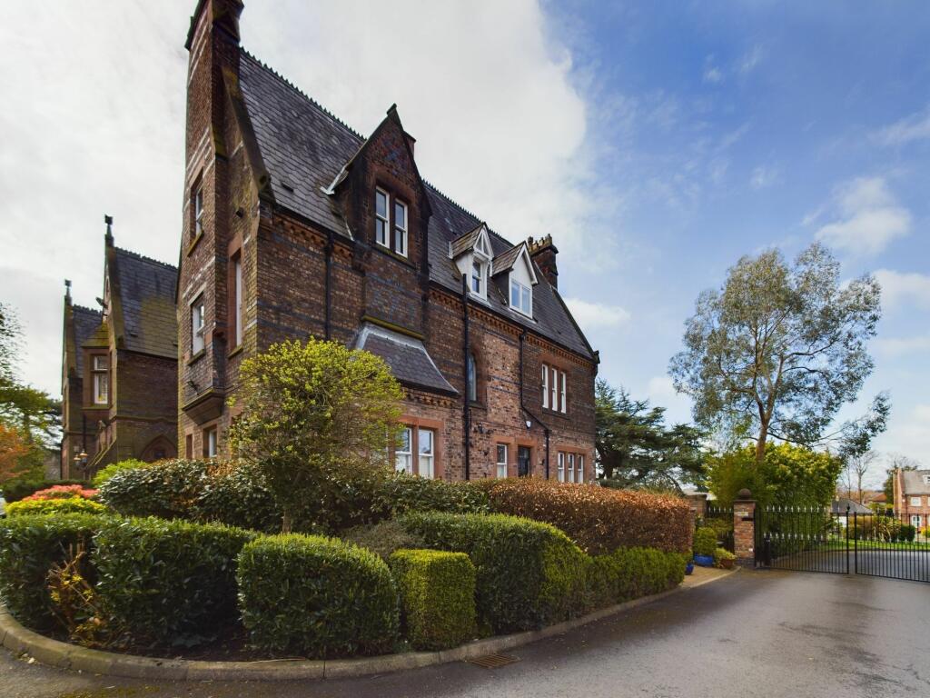 2 bedroom apartment for sale in New Heys Drive, Calderstones, Liverpool