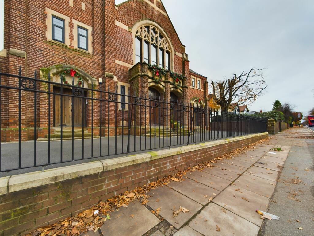 2 bedroom apartment for sale in Aigburth Road, Aigburth, Liverpool., L17