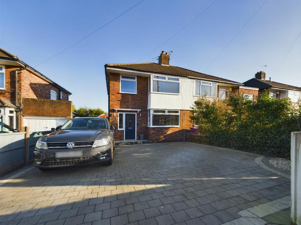 3 bedroom semidetached house for sale in Hunts Cross Avenue, Woolton