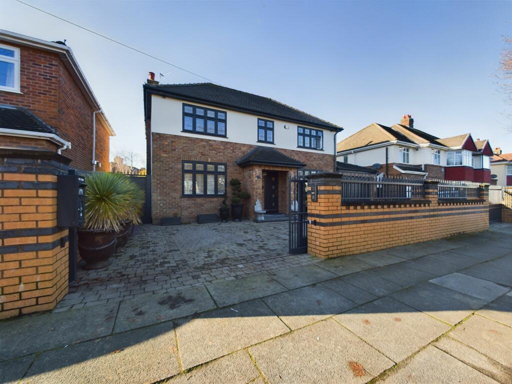 4 bedroom detached house for sale in Childwall Park Avenue, Childwall