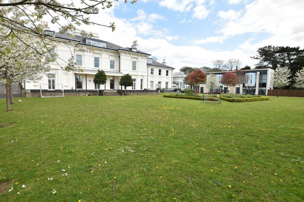 2 bedroom apartment for sale in Crofton Mansion, North Sudley Road