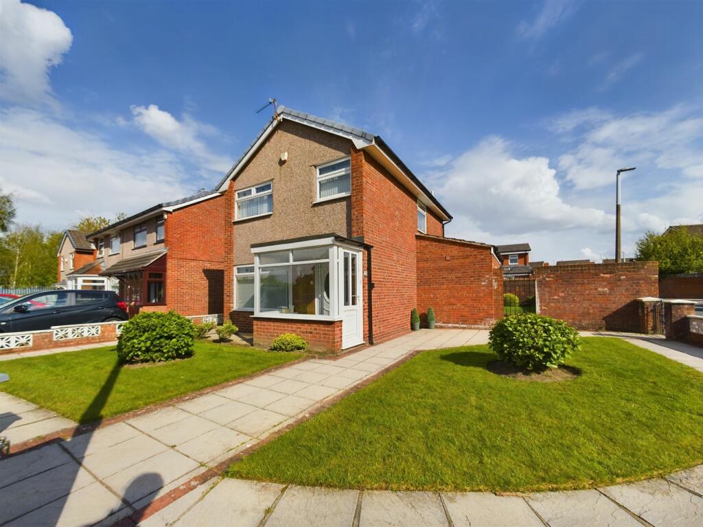 3 bedroom detached house for sale in Larchwood Close, Gateacre