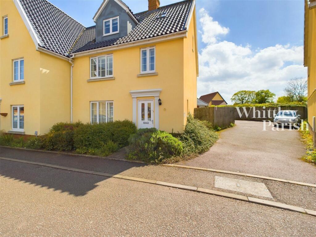 4 bedroom end of terrace house for sale in Crown Meadow, Kenninghall
