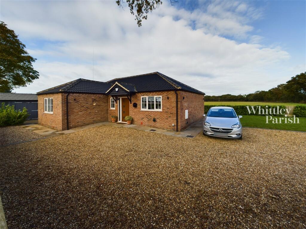 3 bedroom detached bungalow for sale in Watton Road, Little Ellingham, NR17
