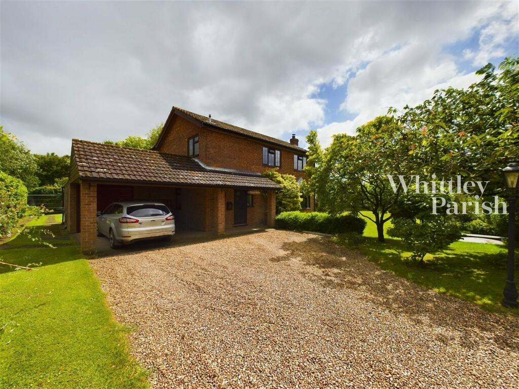4 bedroom detached house for sale in School Lane, Spooner Row