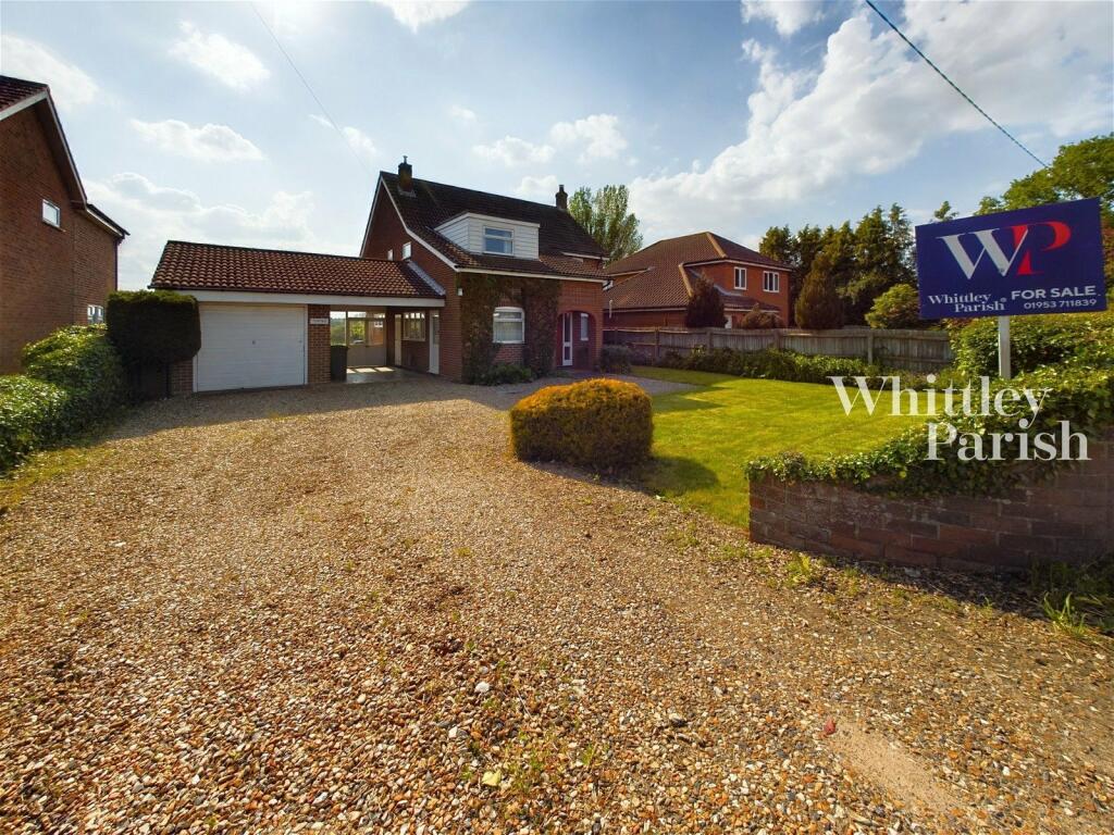 4 bedroom detached house for sale in Buckenham Road, Attleborough, NR17
