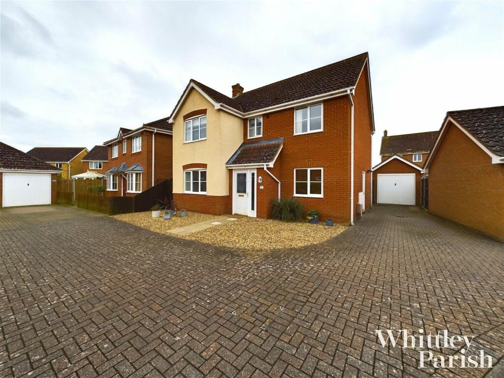 4 bedroom detached house for sale in Tantallon Drive, Attleborough
