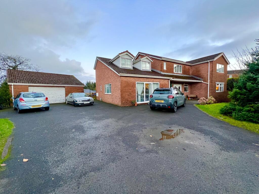 5 bedroom detached house for sale in Woodland Way, Heolgerrig Merthyr