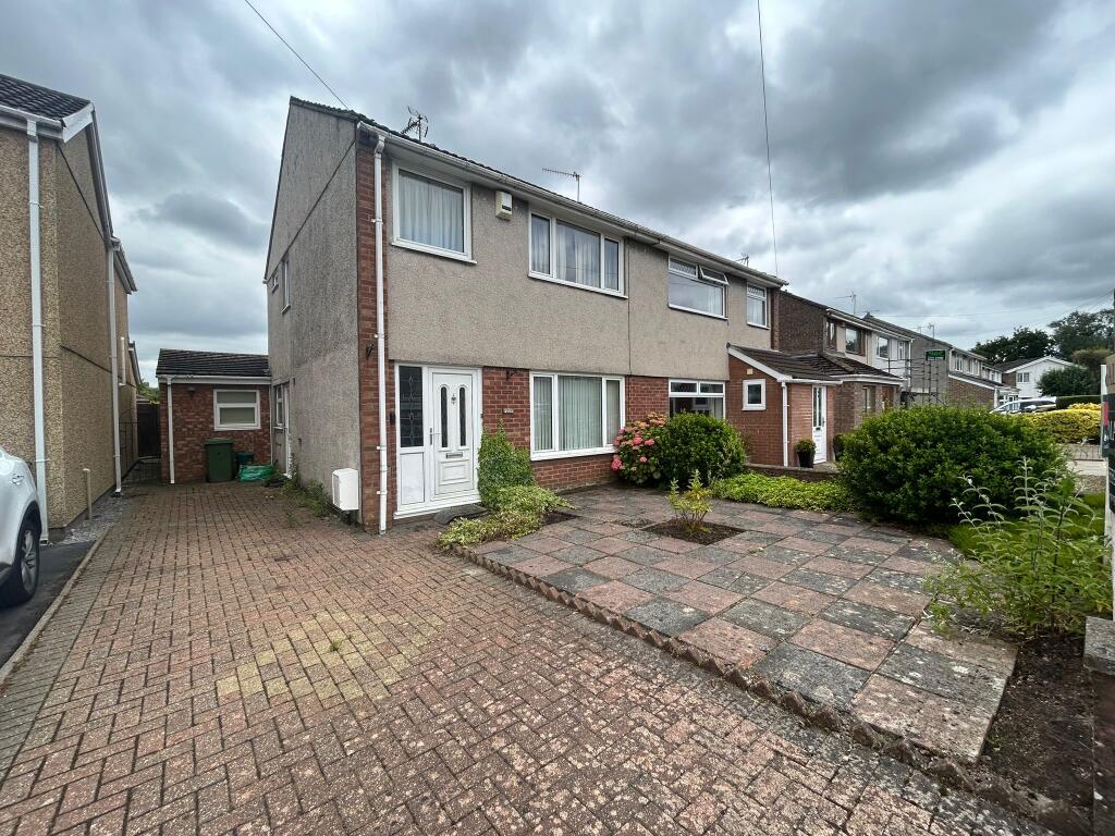 3 bedroom semidetached house for sale in Broomfield Close Tonteg CF38 1NU, CF38
