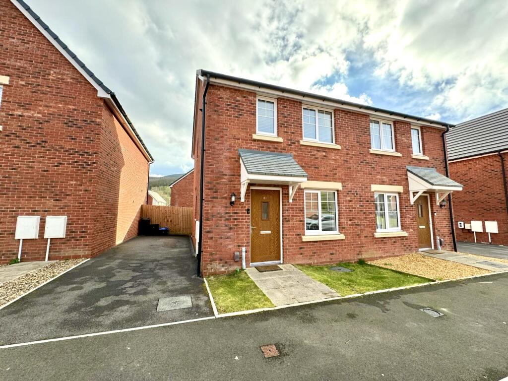 2 bedroom semidetached house for sale in Kingfisher Crescent, Merthyr